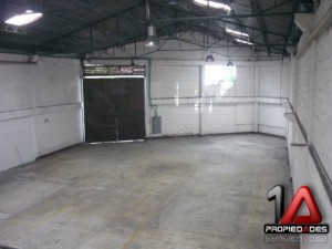 bodega en sabaneta 2 puertas camion